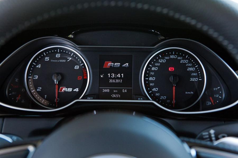Панель приборов Audi RS4 Avant (B8, 8K) 2012 года  (WW) (фото 47 из 114)